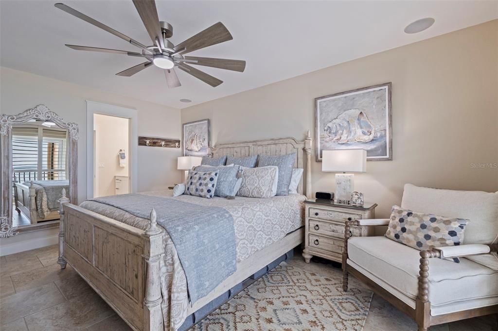 合同活跃: $996,000 (2 贝兹, 2 浴室, 1110 平方英尺)