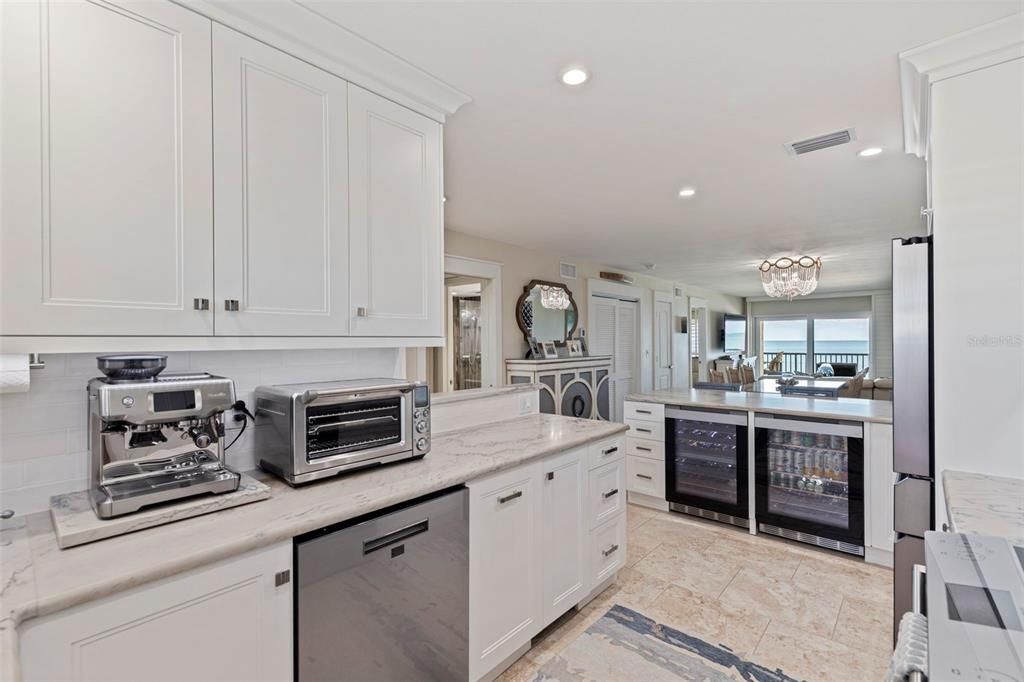 合同活跃: $996,000 (2 贝兹, 2 浴室, 1110 平方英尺)