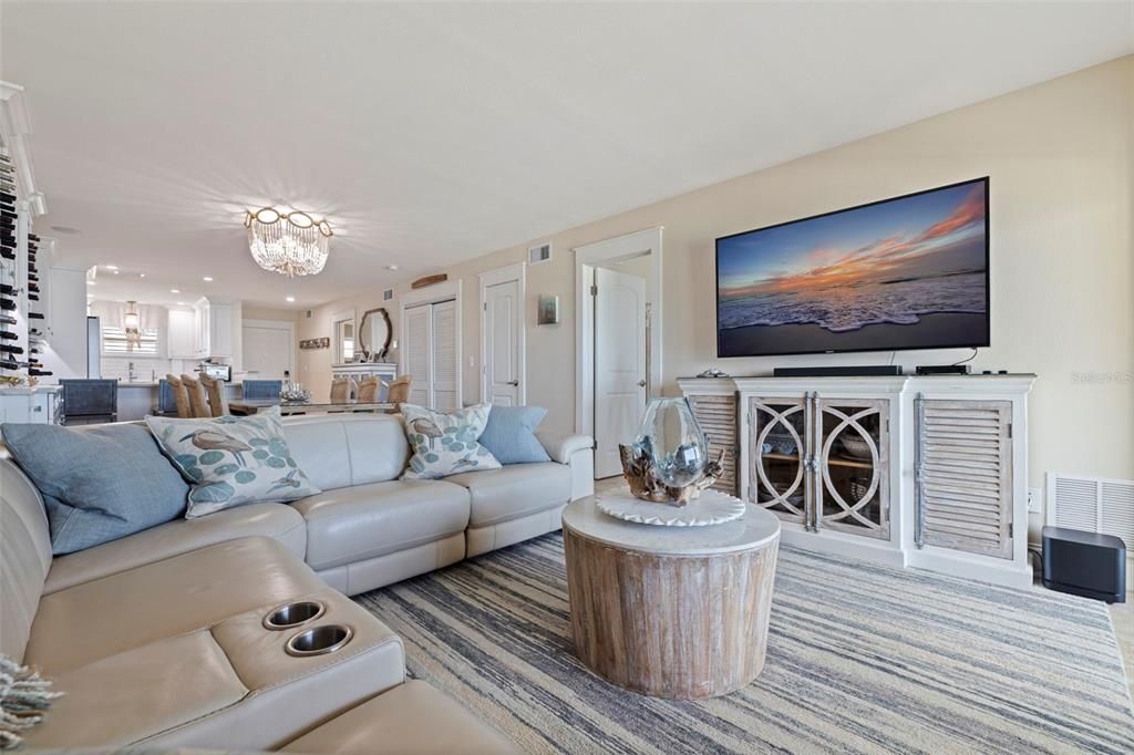 合同活跃: $996,000 (2 贝兹, 2 浴室, 1110 平方英尺)