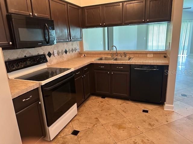 For Sale: $305,000 (3 beds, 2 baths, 1315 Square Feet)