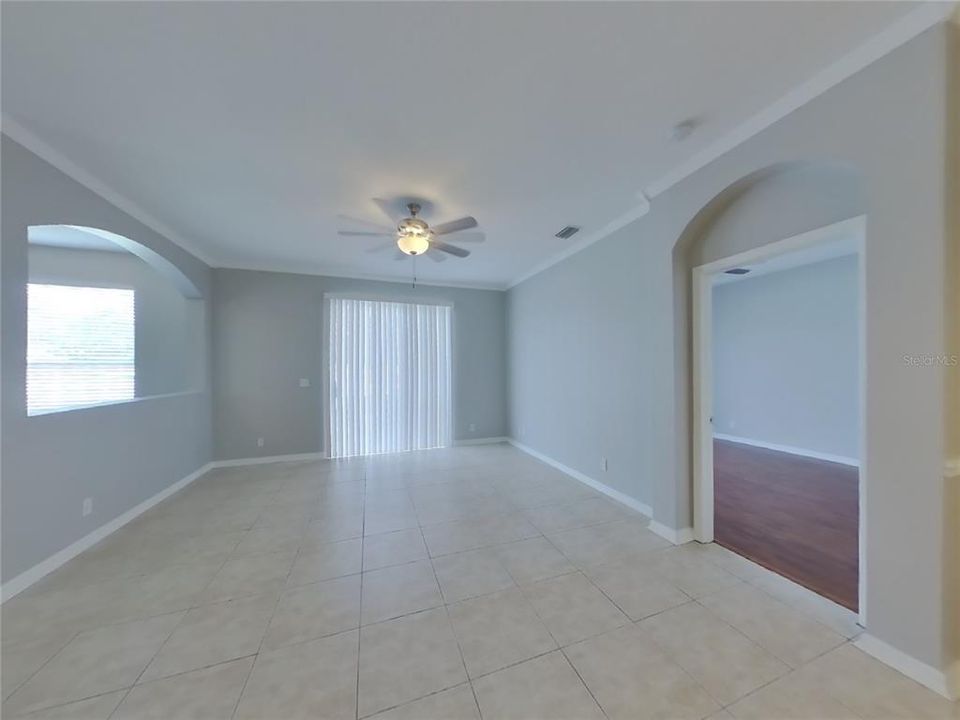 合同活跃: $2,029 (3 贝兹, 2 浴室, 1398 平方英尺)