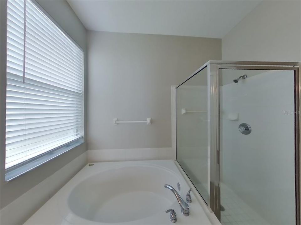 合同活跃: $2,029 (3 贝兹, 2 浴室, 1398 平方英尺)