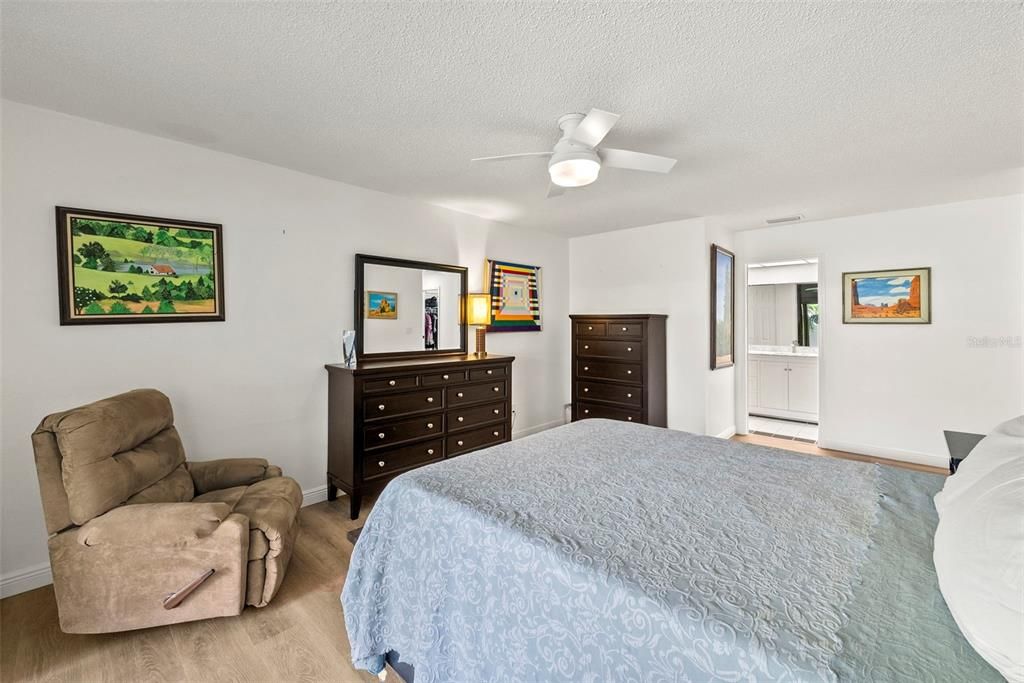 На продажу: $399,000 (2 спален, 2 ванн, 1697 Квадратных фут)