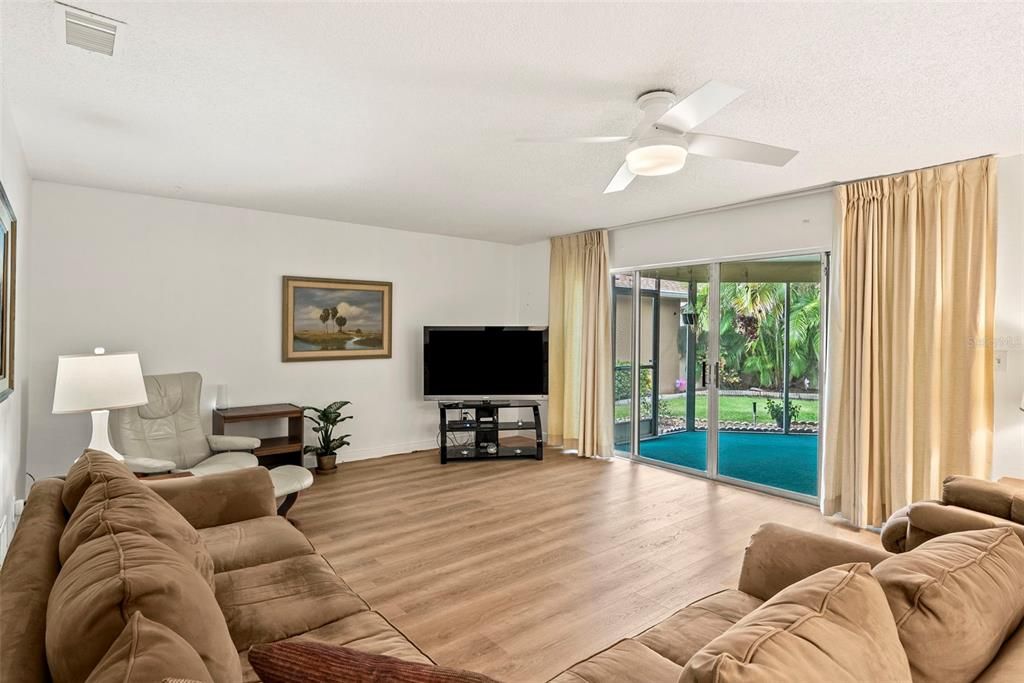 На продажу: $399,000 (2 спален, 2 ванн, 1697 Квадратных фут)