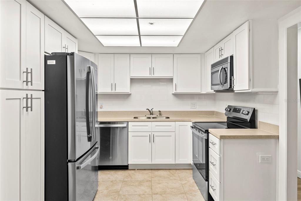 На продажу: $399,000 (2 спален, 2 ванн, 1697 Квадратных фут)