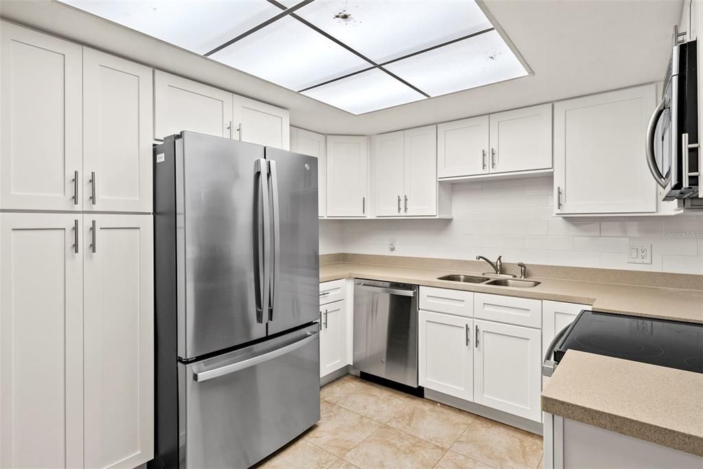 На продажу: $399,000 (2 спален, 2 ванн, 1697 Квадратных фут)