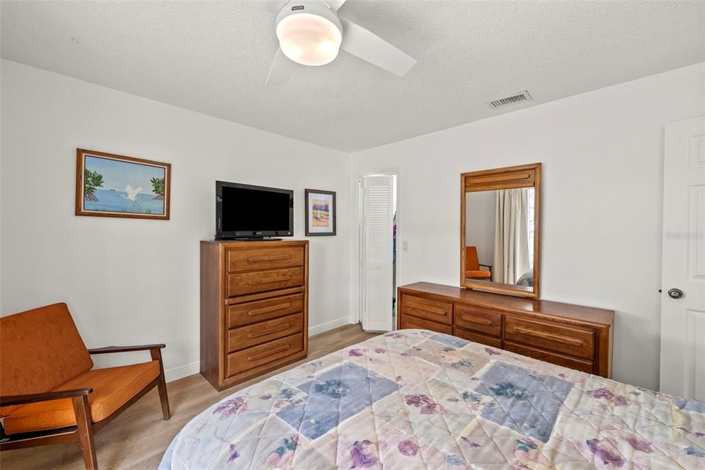 На продажу: $399,000 (2 спален, 2 ванн, 1697 Квадратных фут)