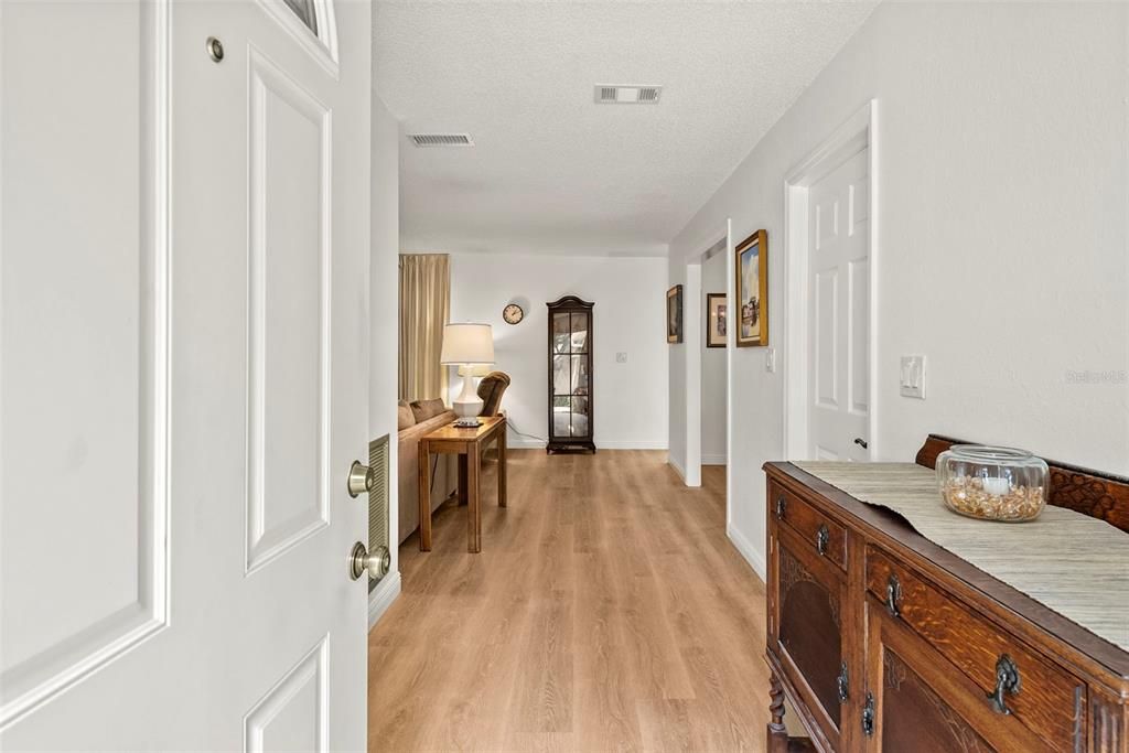 На продажу: $399,000 (2 спален, 2 ванн, 1697 Квадратных фут)