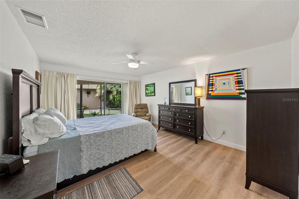 На продажу: $399,000 (2 спален, 2 ванн, 1697 Квадратных фут)