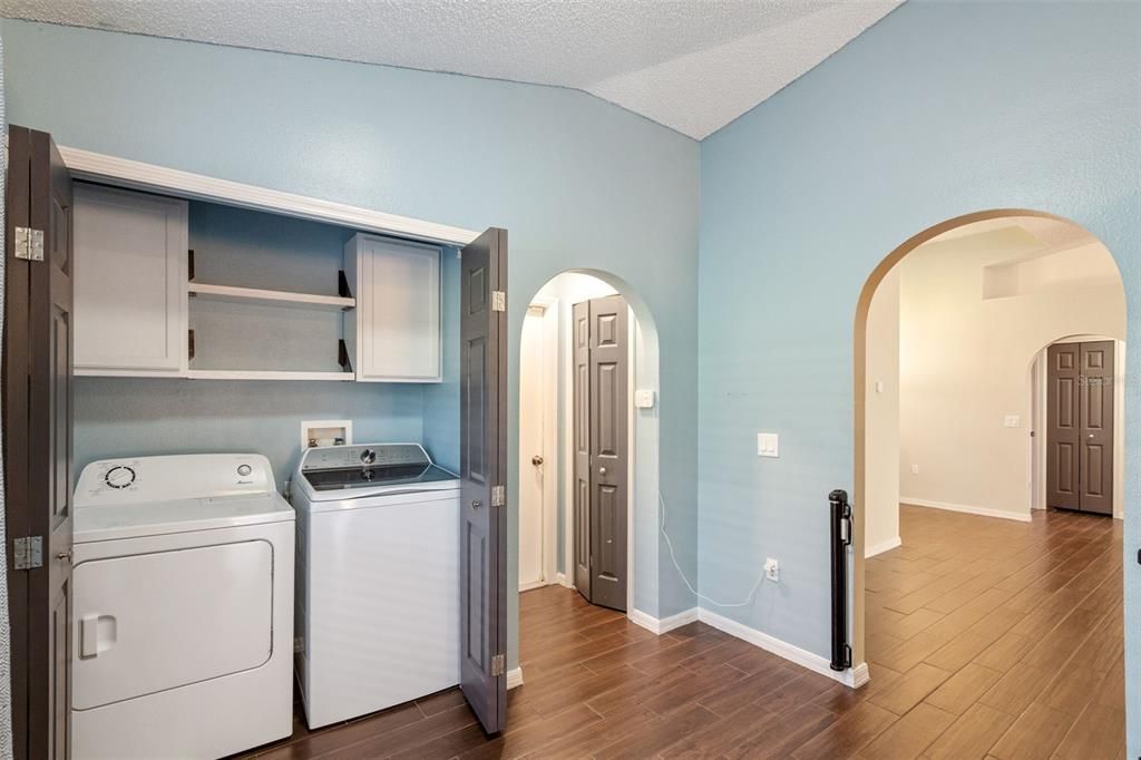 合同活跃: $350,000 (3 贝兹, 2 浴室, 1632 平方英尺)