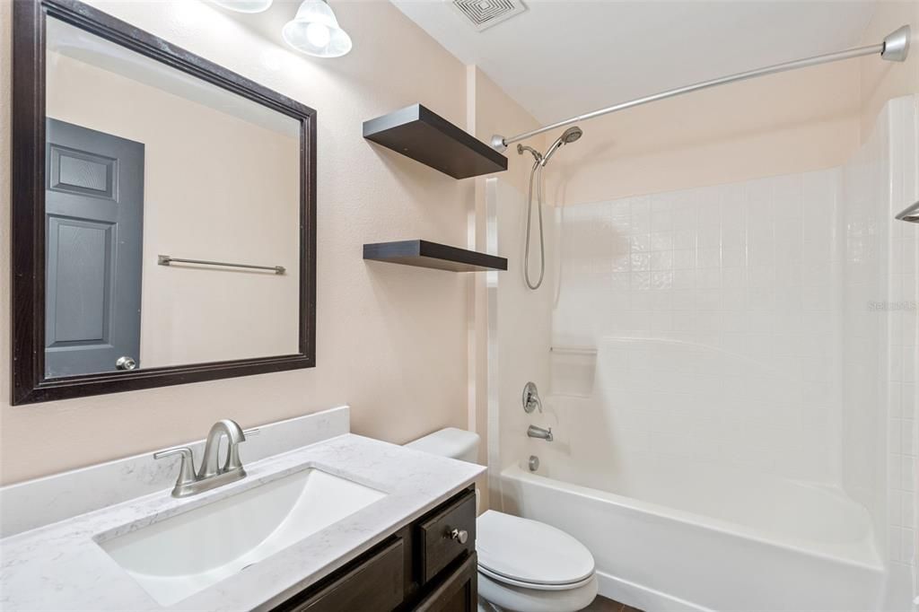 合同活跃: $350,000 (3 贝兹, 2 浴室, 1632 平方英尺)