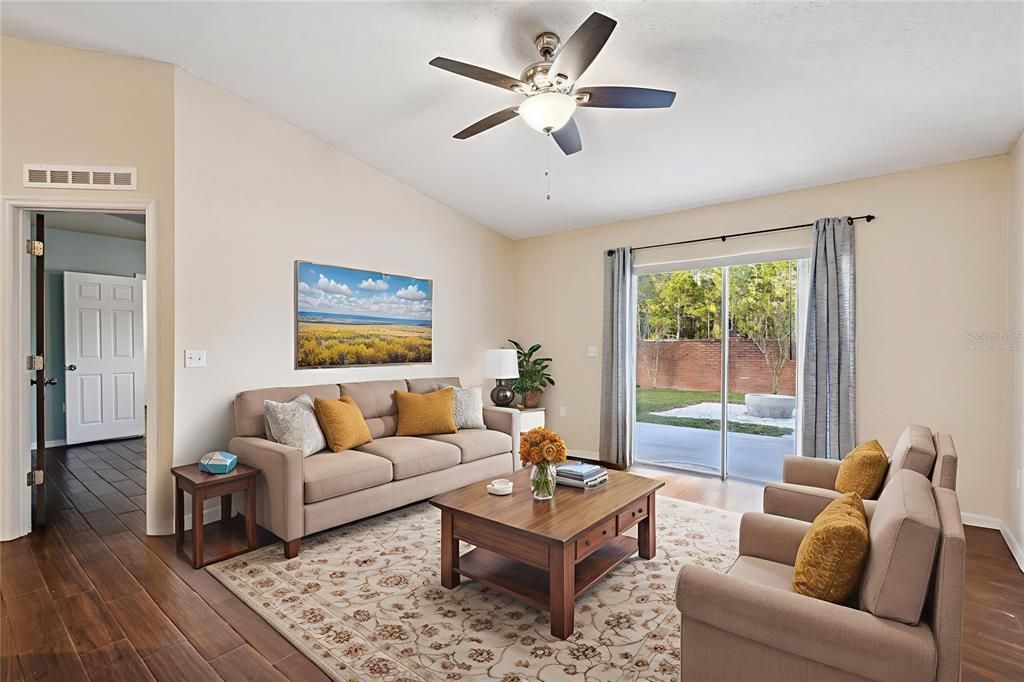 合同活跃: $350,000 (3 贝兹, 2 浴室, 1632 平方英尺)