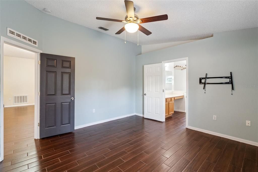 合同活跃: $350,000 (3 贝兹, 2 浴室, 1632 平方英尺)