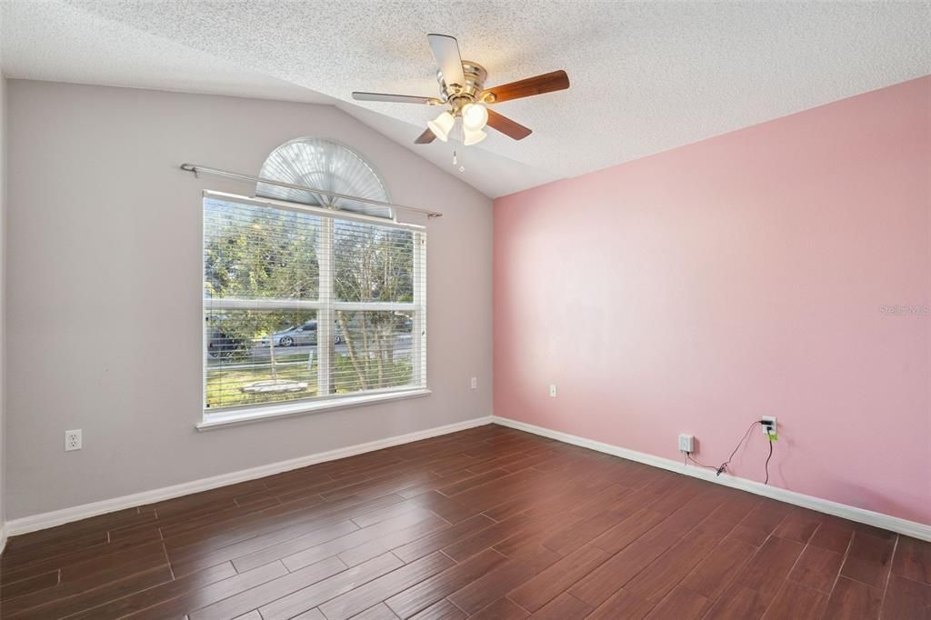 合同活跃: $350,000 (3 贝兹, 2 浴室, 1632 平方英尺)