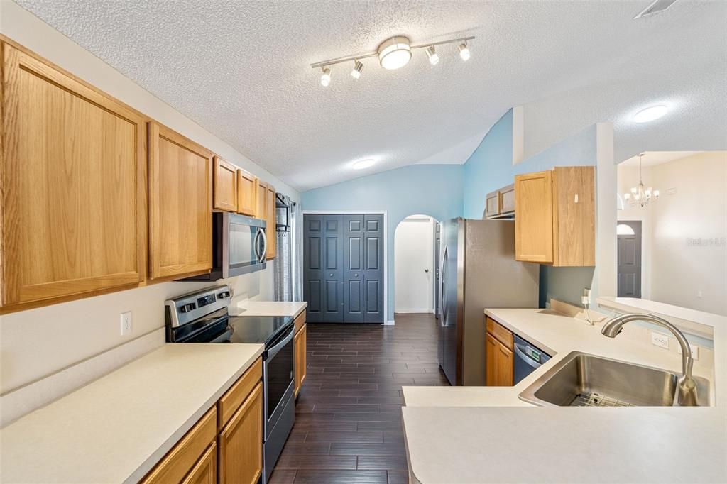 合同活跃: $350,000 (3 贝兹, 2 浴室, 1632 平方英尺)