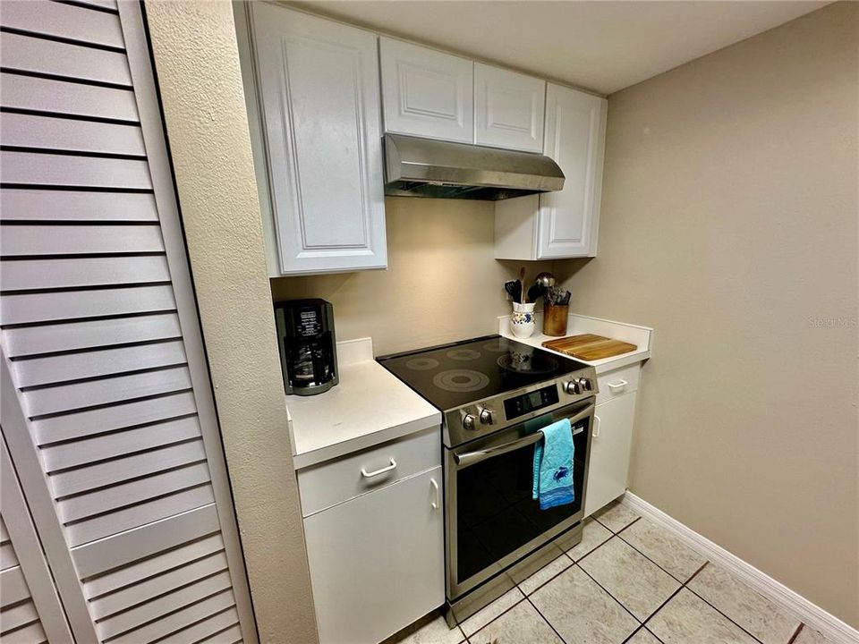For Sale: $189,900 (2 beds, 2 baths, 975 Square Feet)