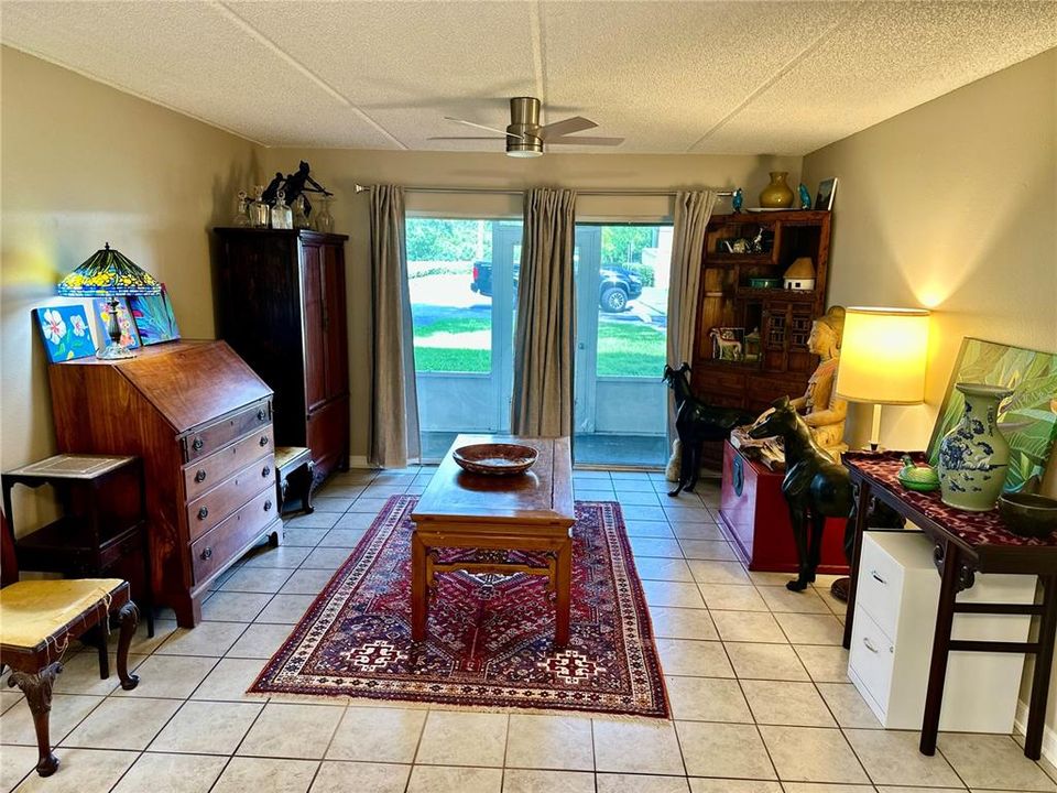 For Sale: $189,900 (2 beds, 2 baths, 975 Square Feet)