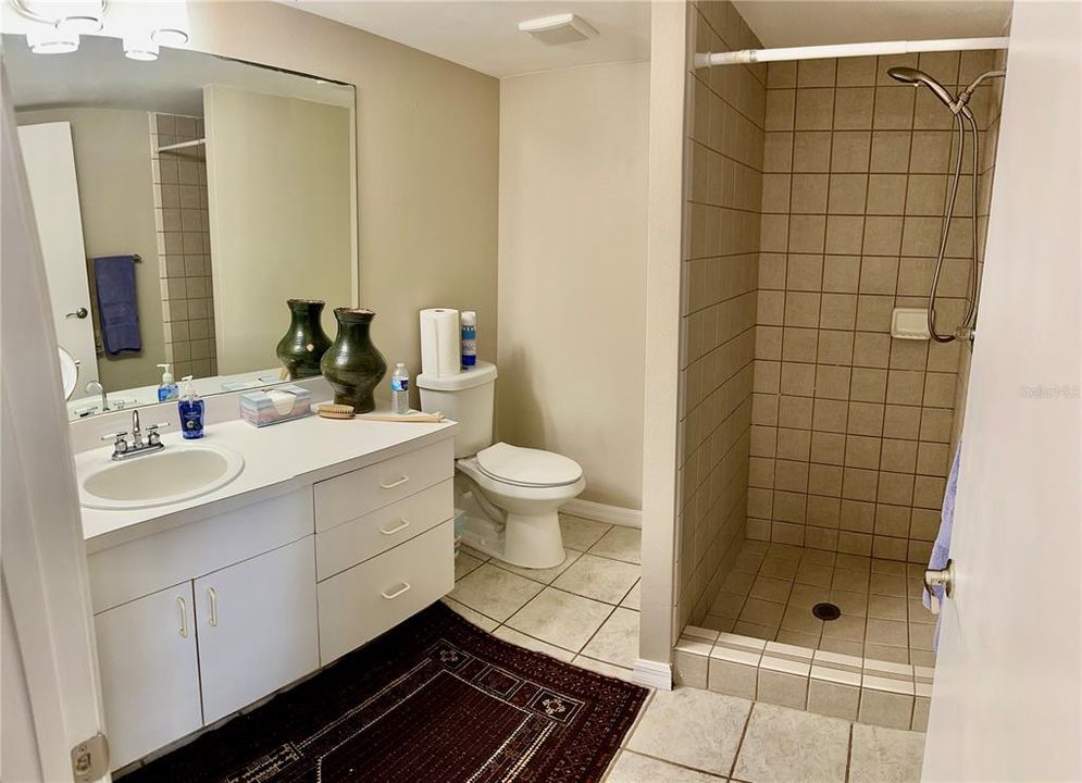 For Sale: $189,900 (2 beds, 2 baths, 975 Square Feet)