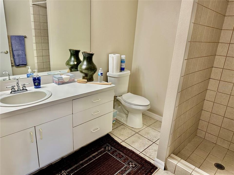 For Sale: $189,900 (2 beds, 2 baths, 975 Square Feet)