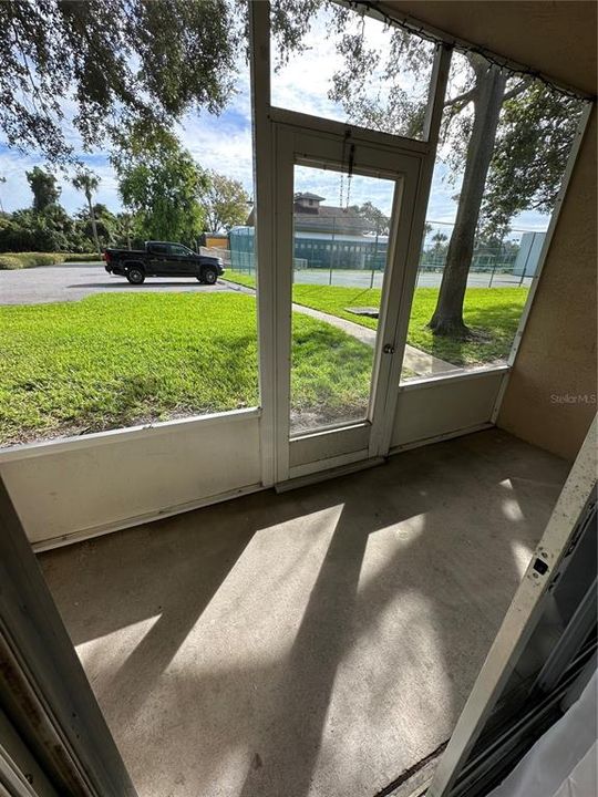 For Sale: $189,900 (2 beds, 2 baths, 975 Square Feet)