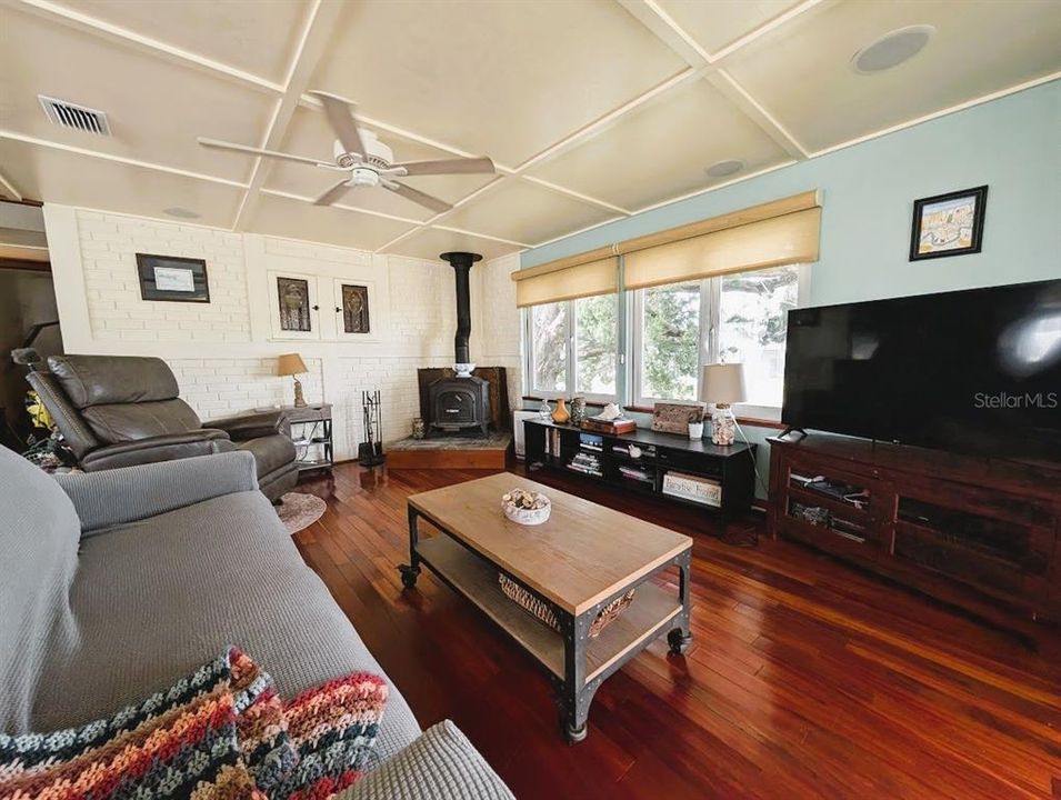 待售: $475,000 (3 贝兹, 1 浴室, 1203 平方英尺)