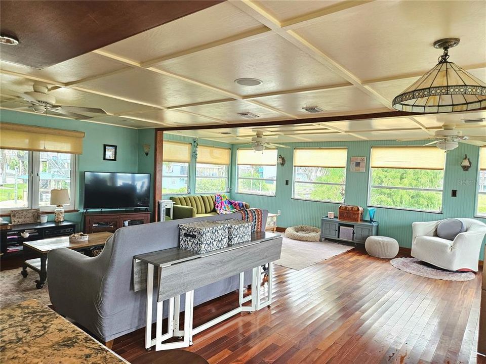 待售: $475,000 (3 贝兹, 1 浴室, 1203 平方英尺)