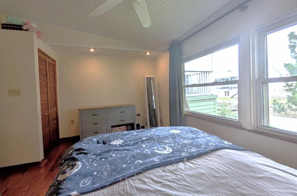 待售: $475,000 (3 贝兹, 1 浴室, 1203 平方英尺)