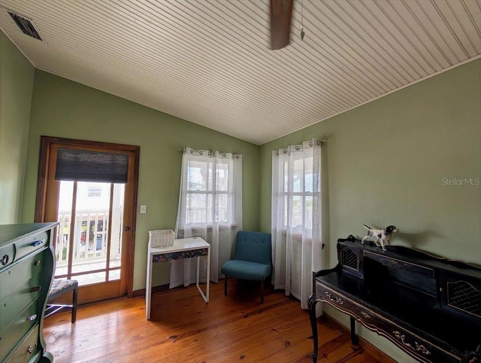 待售: $475,000 (3 贝兹, 1 浴室, 1203 平方英尺)