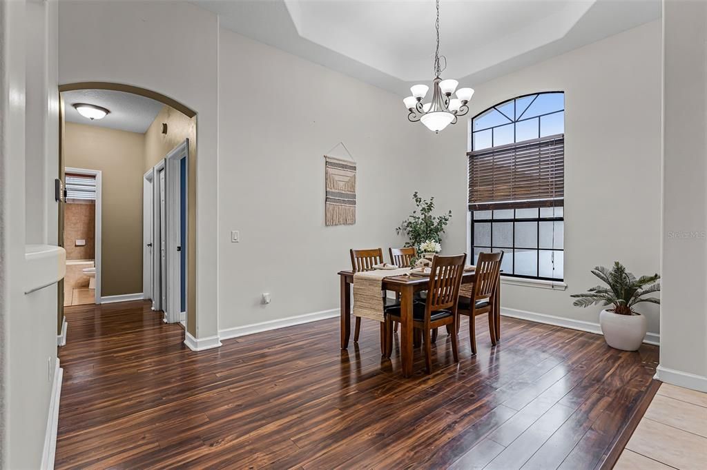 待售: $450,000 (4 贝兹, 2 浴室, 2366 平方英尺)