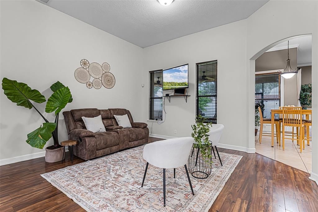 待售: $450,000 (4 贝兹, 2 浴室, 2366 平方英尺)