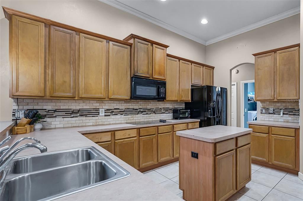 待售: $450,000 (4 贝兹, 2 浴室, 2366 平方英尺)