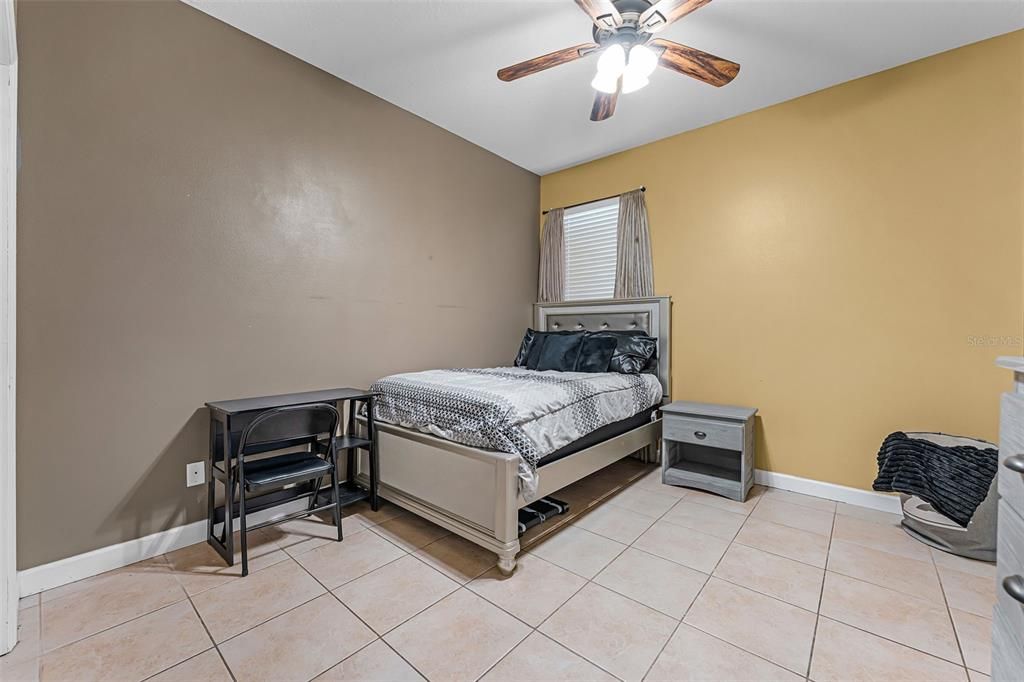 待售: $450,000 (4 贝兹, 2 浴室, 2366 平方英尺)