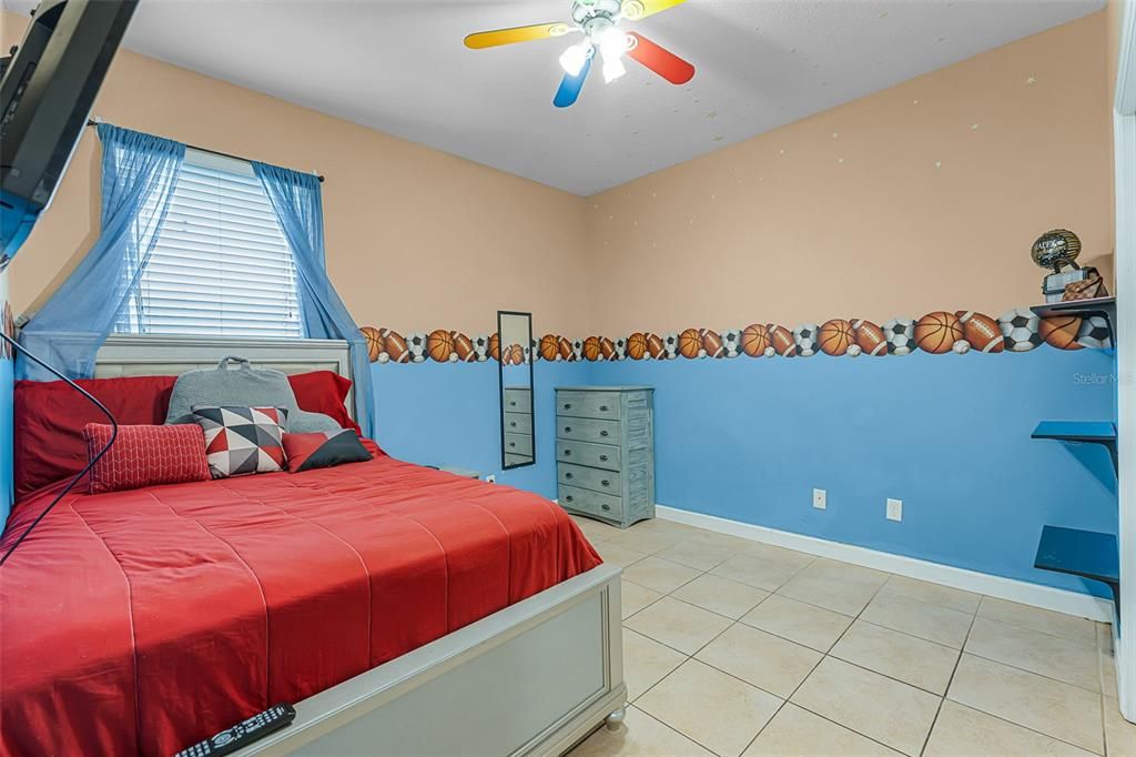 待售: $450,000 (4 贝兹, 2 浴室, 2366 平方英尺)