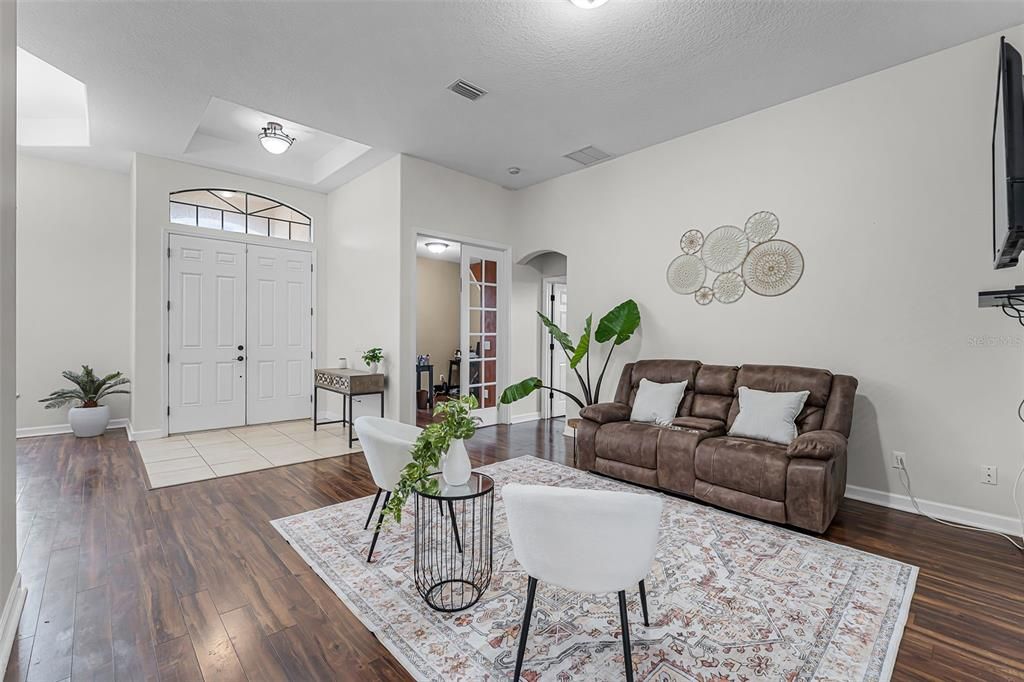 待售: $450,000 (4 贝兹, 2 浴室, 2366 平方英尺)