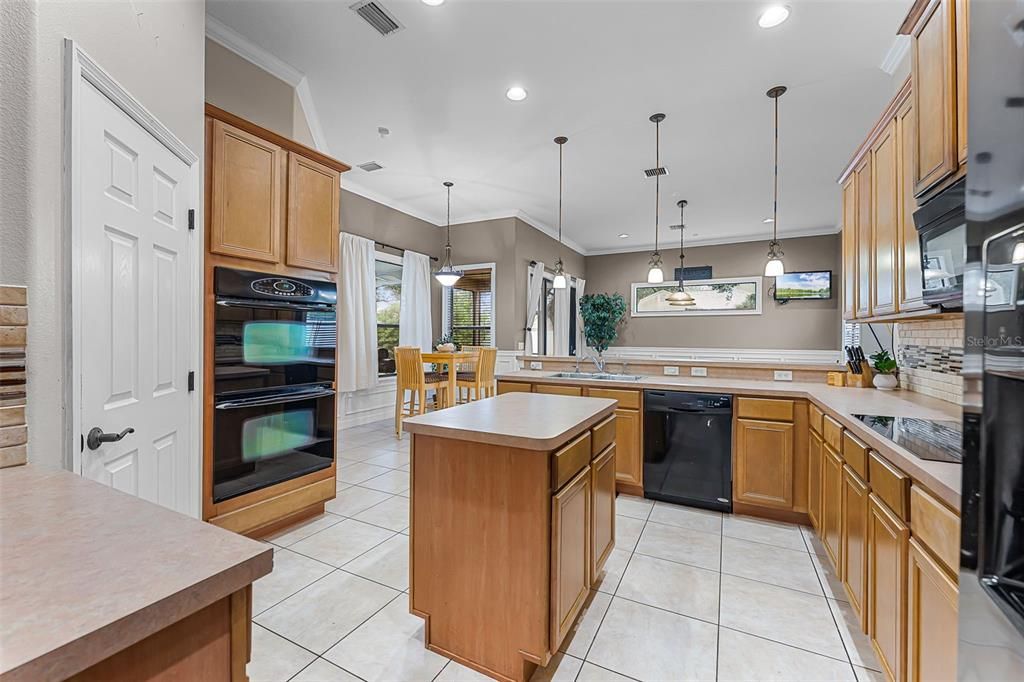 待售: $450,000 (4 贝兹, 2 浴室, 2366 平方英尺)