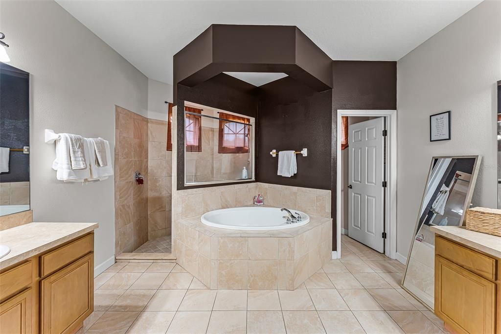 待售: $450,000 (4 贝兹, 2 浴室, 2366 平方英尺)