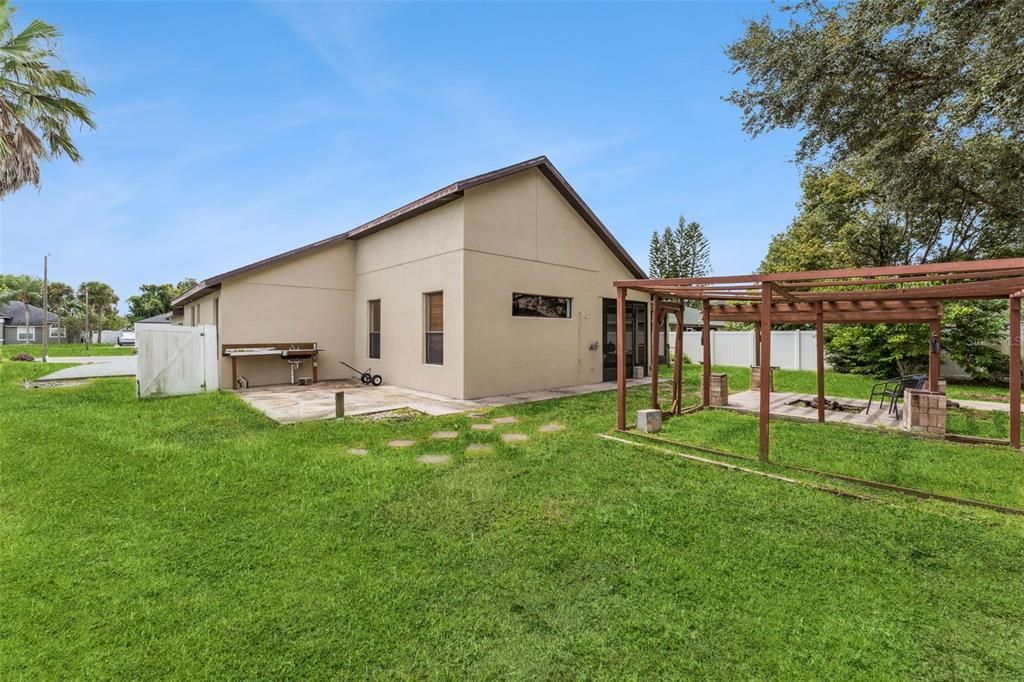 待售: $450,000 (4 贝兹, 2 浴室, 2366 平方英尺)