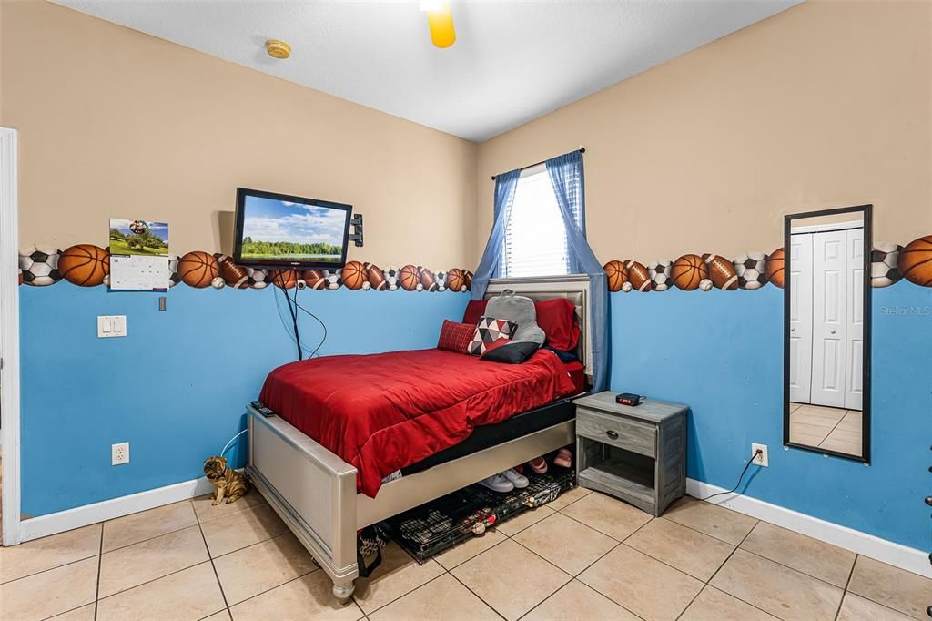 待售: $450,000 (4 贝兹, 2 浴室, 2366 平方英尺)