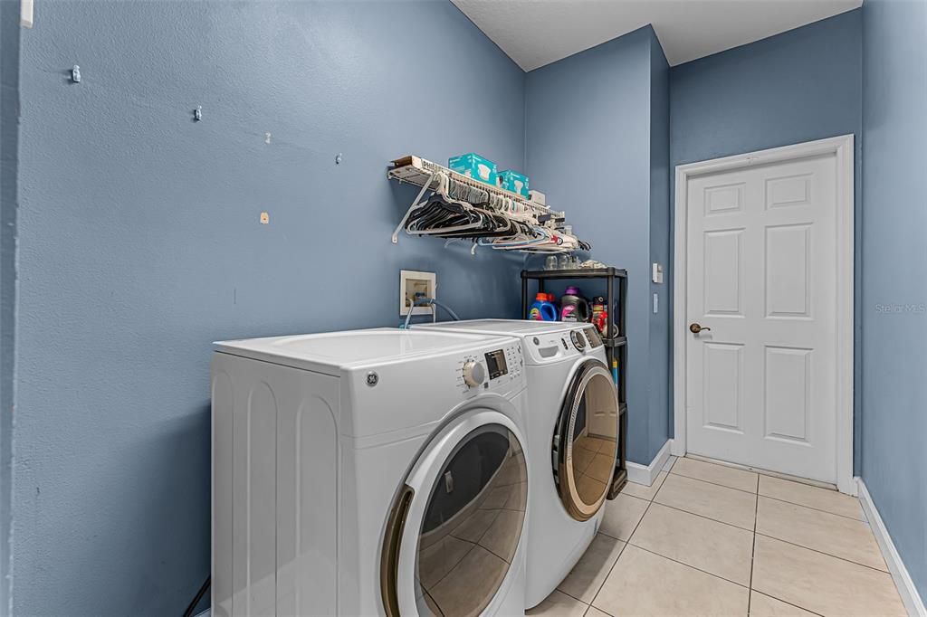 待售: $450,000 (4 贝兹, 2 浴室, 2366 平方英尺)