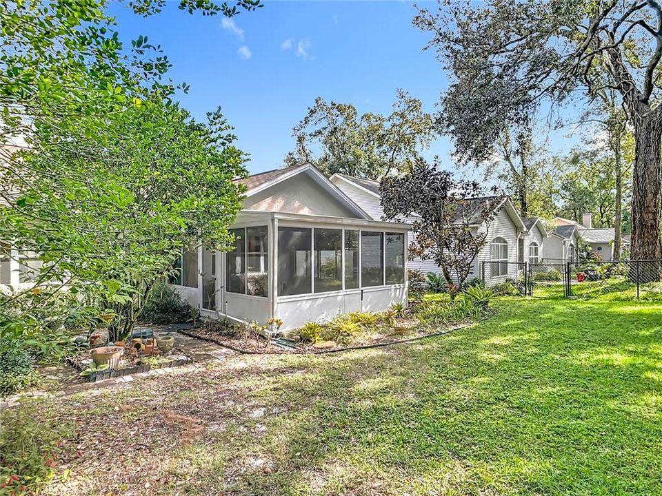 合同活跃: $275,000 (2 贝兹, 2 浴室, 1413 平方英尺)