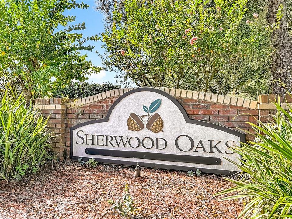 合同活跃: $275,000 (2 贝兹, 2 浴室, 1413 平方英尺)