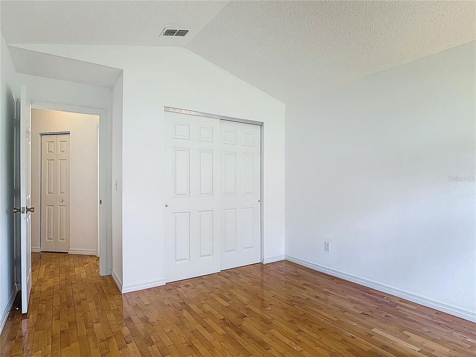 合同活跃: $275,000 (2 贝兹, 2 浴室, 1413 平方英尺)