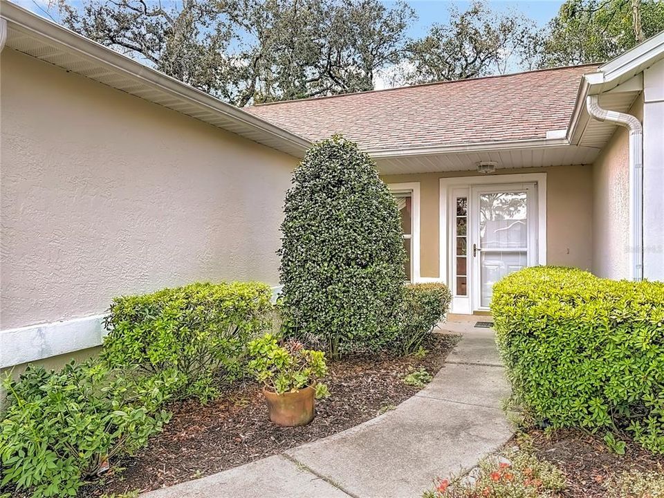 合同活跃: $275,000 (2 贝兹, 2 浴室, 1413 平方英尺)