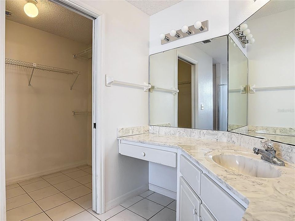 合同活跃: $275,000 (2 贝兹, 2 浴室, 1413 平方英尺)