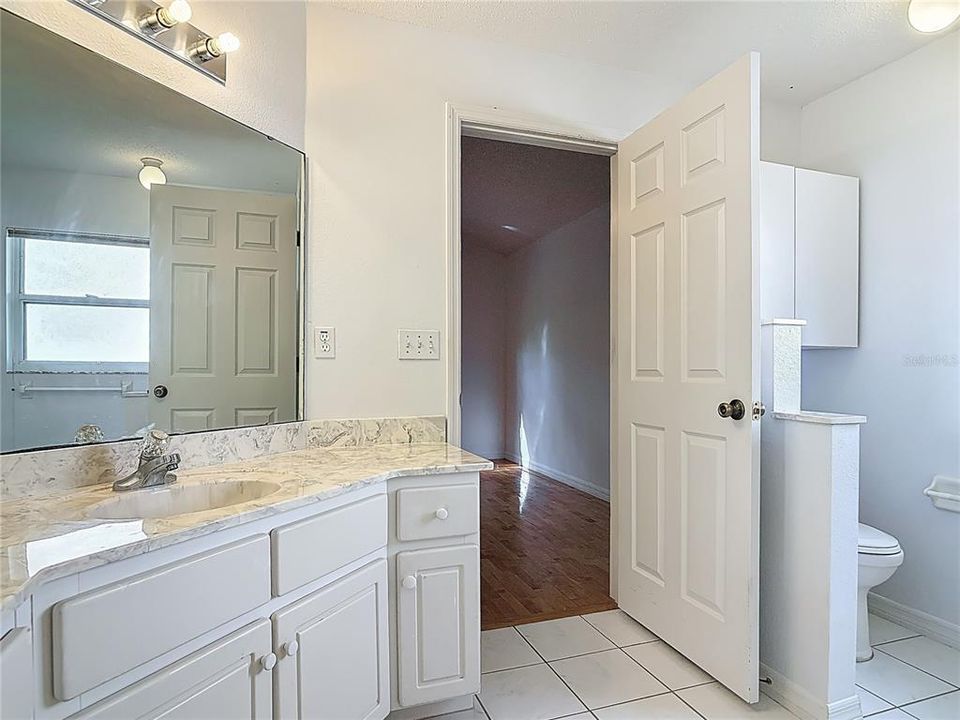 合同活跃: $275,000 (2 贝兹, 2 浴室, 1413 平方英尺)