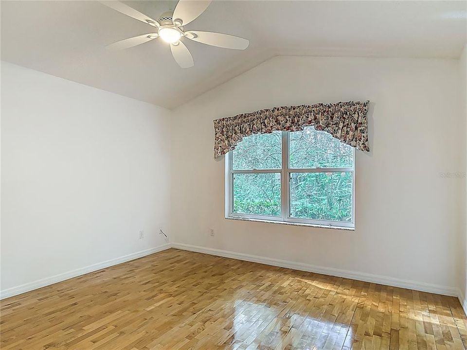 合同活跃: $275,000 (2 贝兹, 2 浴室, 1413 平方英尺)