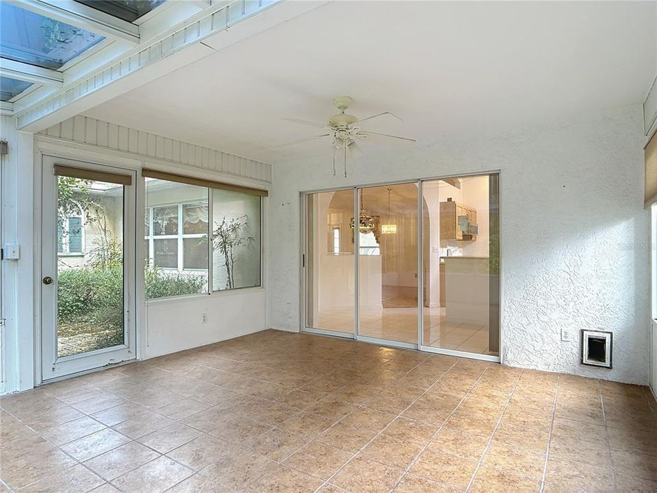 合同活跃: $275,000 (2 贝兹, 2 浴室, 1413 平方英尺)