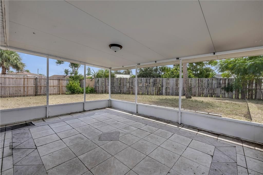 Active With Contract: $290,000 (2 beds, 2 baths, 1052 Square Feet)