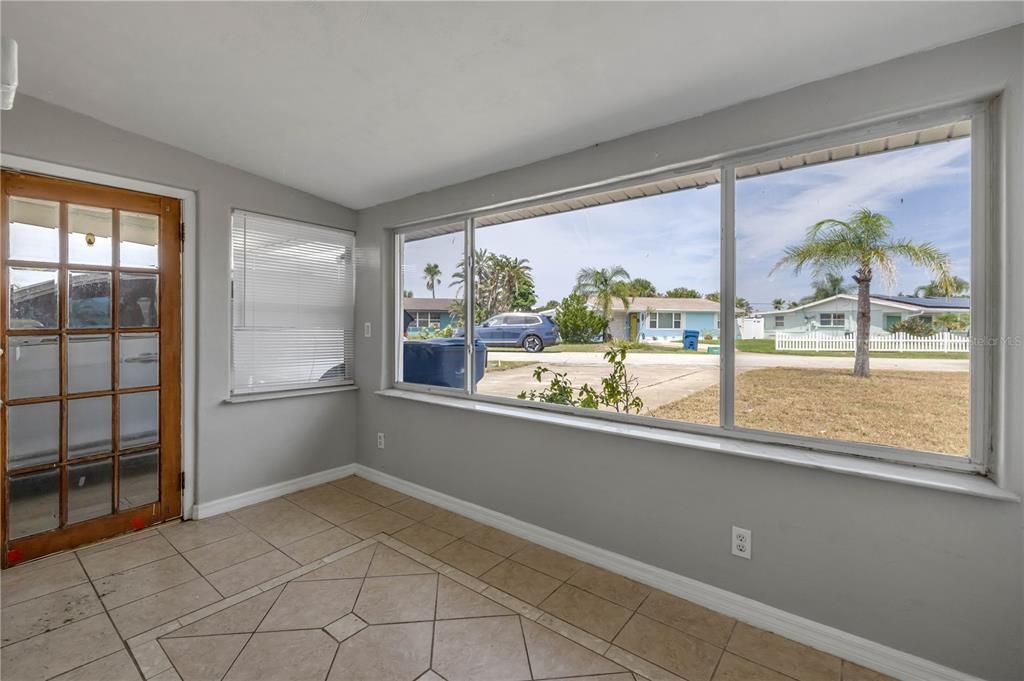 Active With Contract: $290,000 (2 beds, 2 baths, 1052 Square Feet)