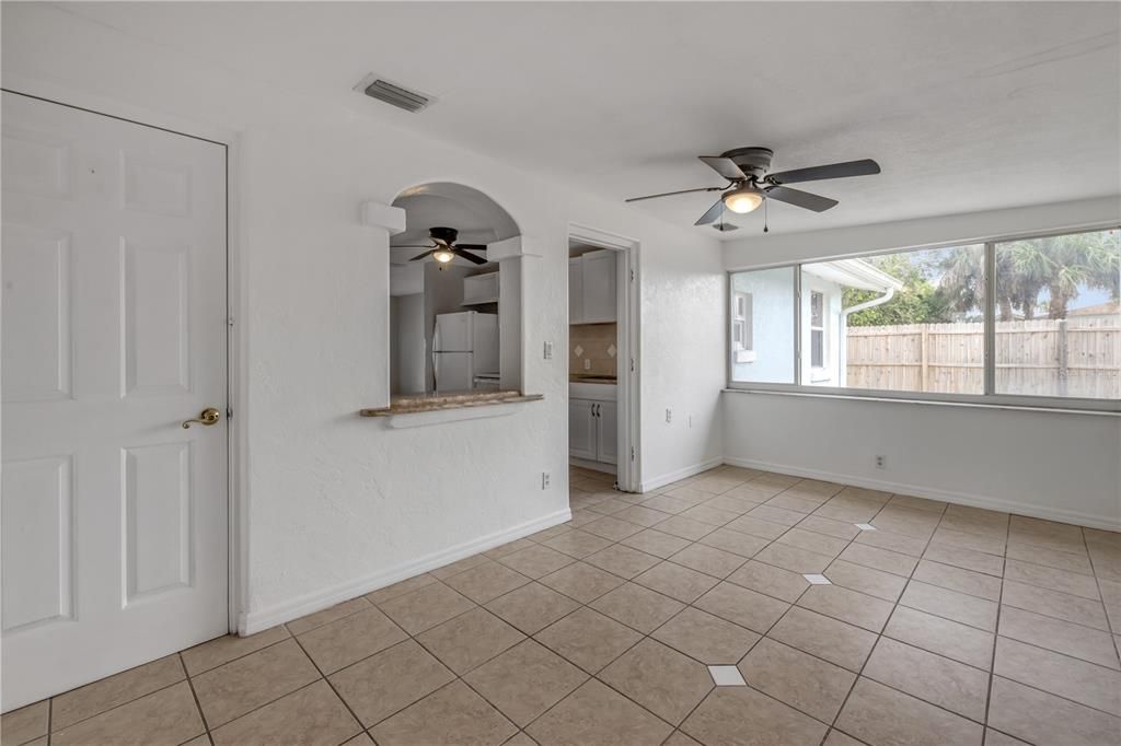 Active With Contract: $290,000 (2 beds, 2 baths, 1052 Square Feet)